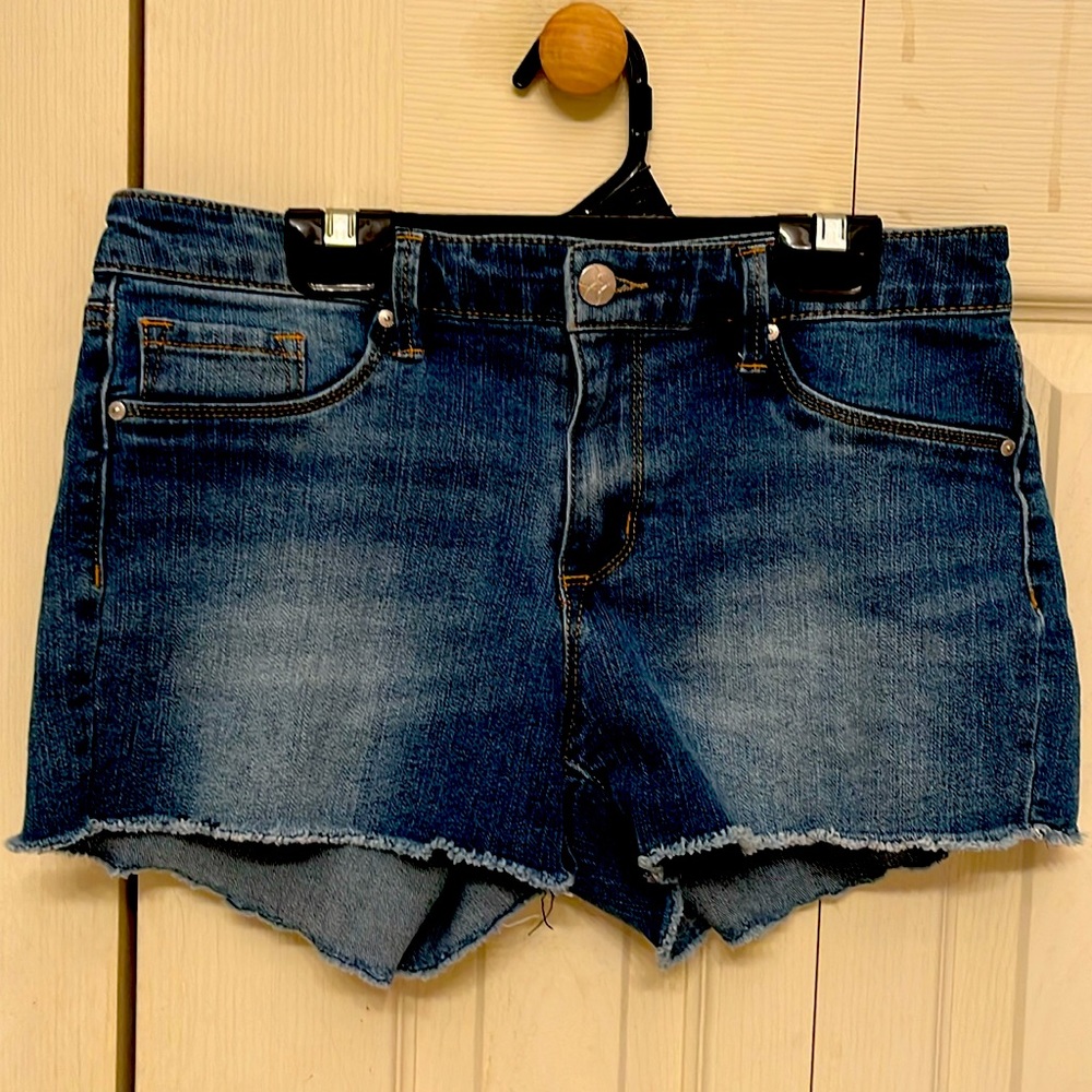 Jessica Simpson Jean shorts. SZ 28 waist. Juniors.